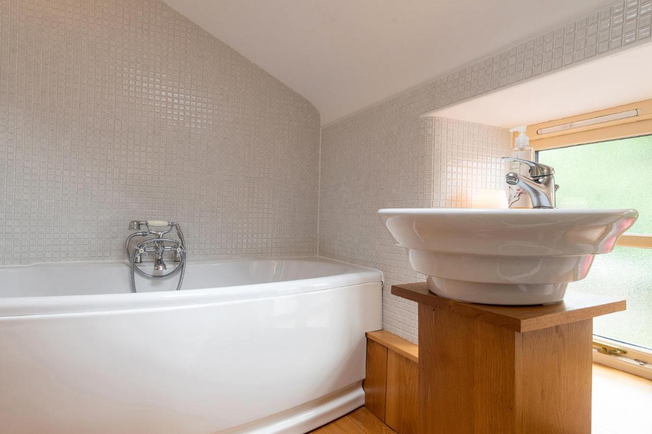 Finest Retreats - The Cottage - Luxury 1 Bed Cottage Rhydymwyn Екстериор снимка